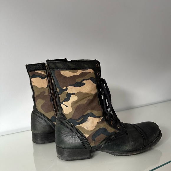 Steve Madden Camo Boot - Picture 3 of 8